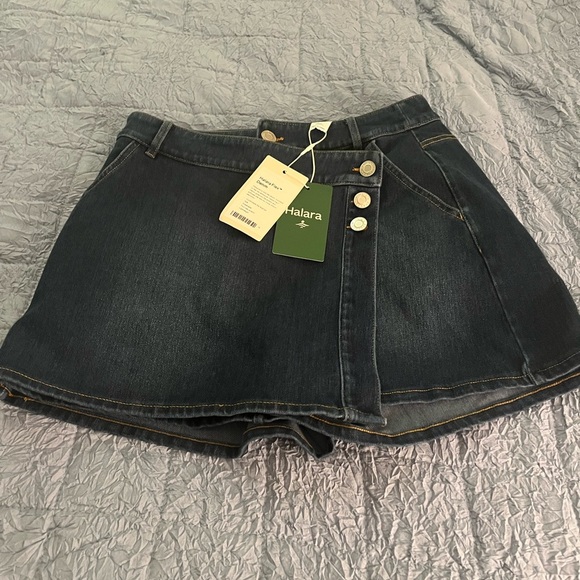 HALARA Dresses & Skirts - HALARA Flex Denim Skirt Shorts NWT Size XS
